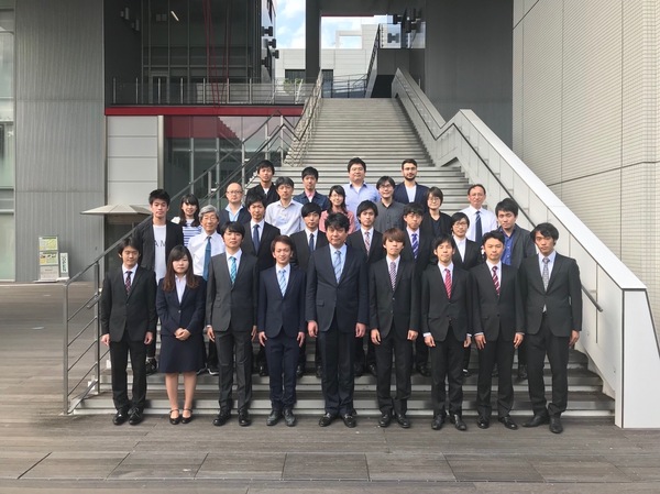 卒業生写真2018.jpg